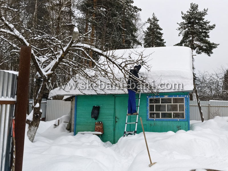 Снос старого дачного дома вручную с расчисткой участка и вывозом мусора
