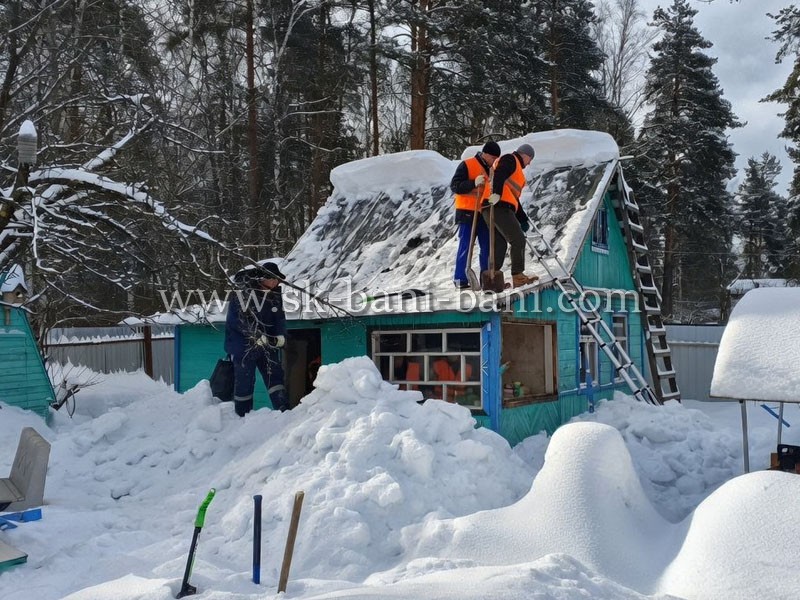Снос старого дачного дома вручную с расчисткой участка и вывозом мусора