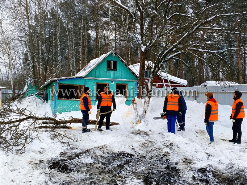 Снос старого дачного дома вручную с расчисткой участка и вывозом мусора